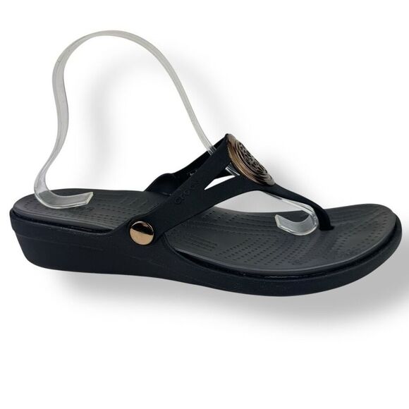 Crocs Sanrah Wedge Sandals Black Metallic Gold Circle Medallion Ring Womens 11 - Picture 3 of 13